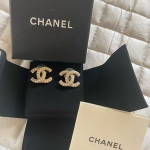 Chanel 2021S CC Logo Pearl Earrings